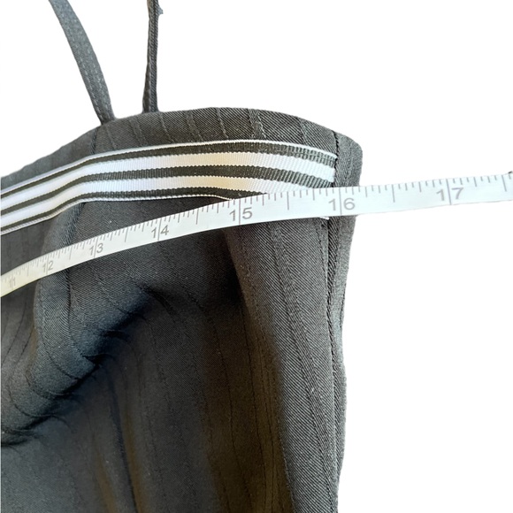 Breakin’ Loose Crop Top with Contrast Elastic Detail - Picture 8 of 12